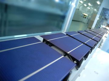 光伏熱潮下的資本角逐 8家企業(yè)競(jìng)逐上市，兩家光源設(shè)備公司“圈錢(qián)夢(mèng)”破滅